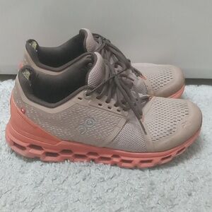 On Running Lace Up Sneakers 6.5